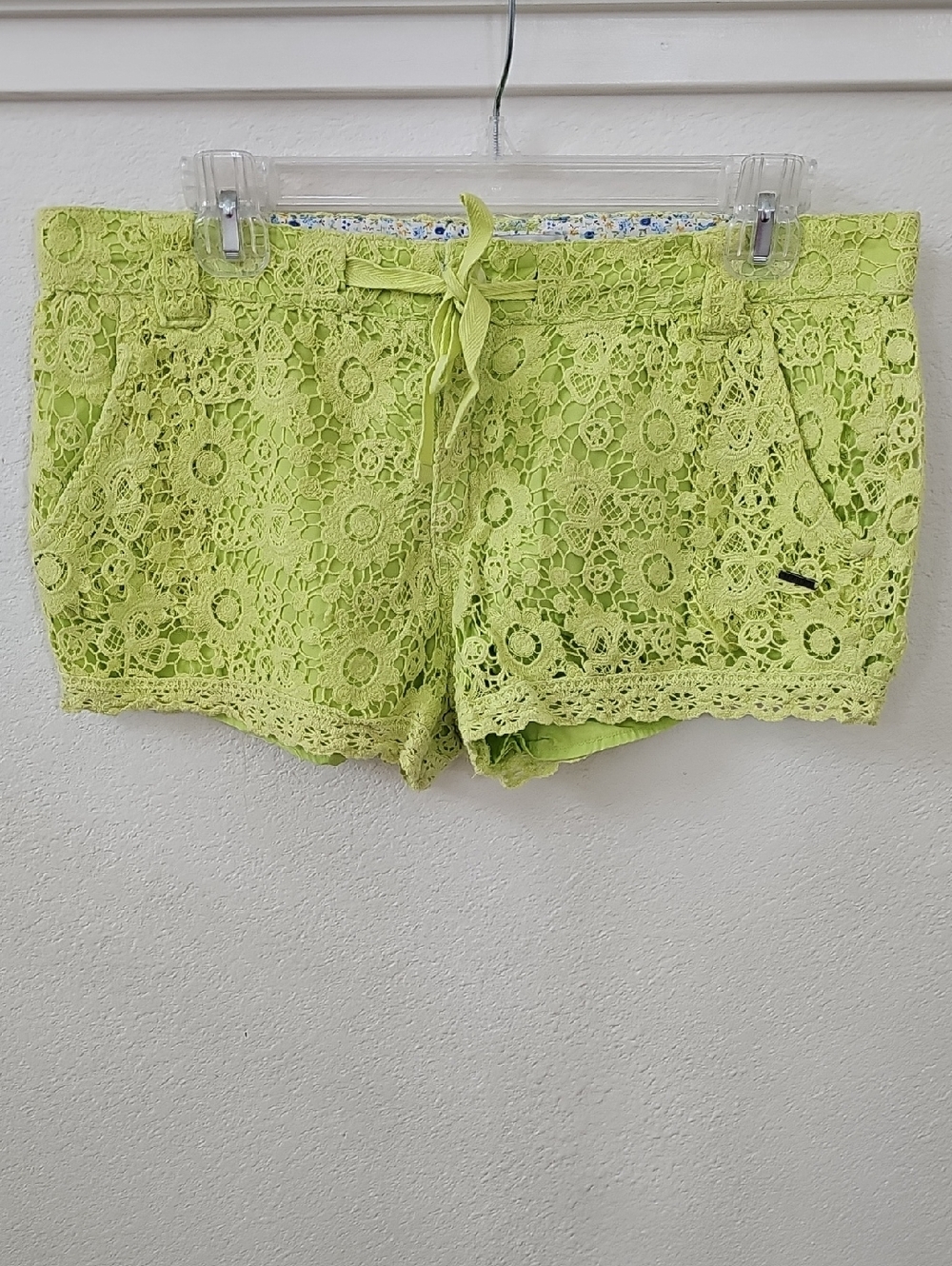 Element Chartreuse Green Guipure Lace Boho Shorts - 100% Cotton - Size 28